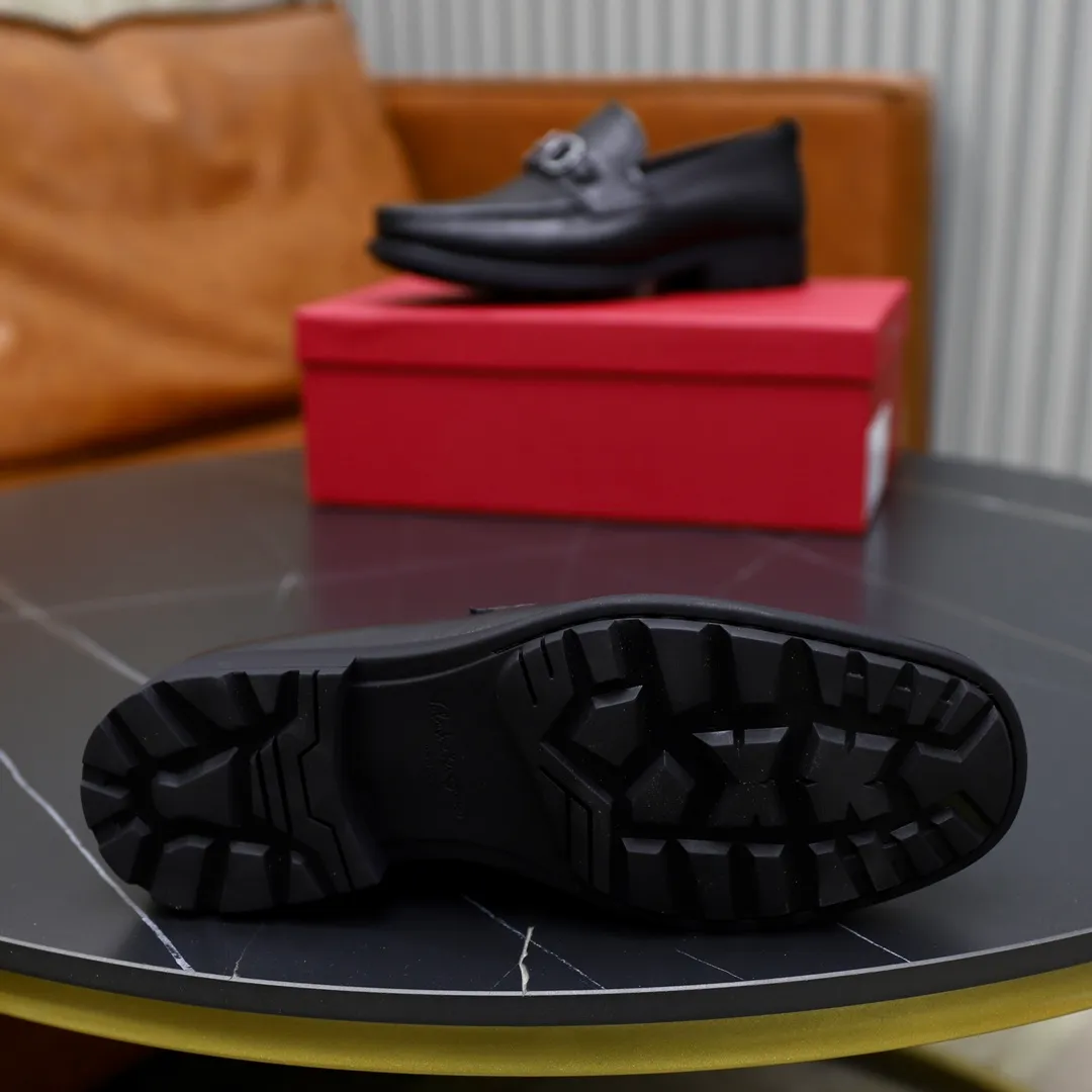 Men's shoes: 270🙅‍♂️🙅‍♂️🙅‍♂️Niuli Brand: Ferragamo Standard code: Men's code 38/44 (45 customized) Grade: Same as the official website Material: Original imported cowhide leather lining Original wear-resistant lightweight outsole Style category: Men's casual slip-on shoes Distinguished luxury brand elements top luxury Color: Actual picture color